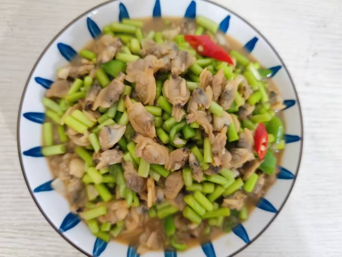 蒜苔炒花甲